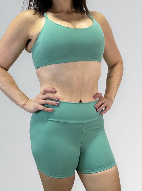 Conjunto Dynamic Fit Shorts + Top Verde Poliamida